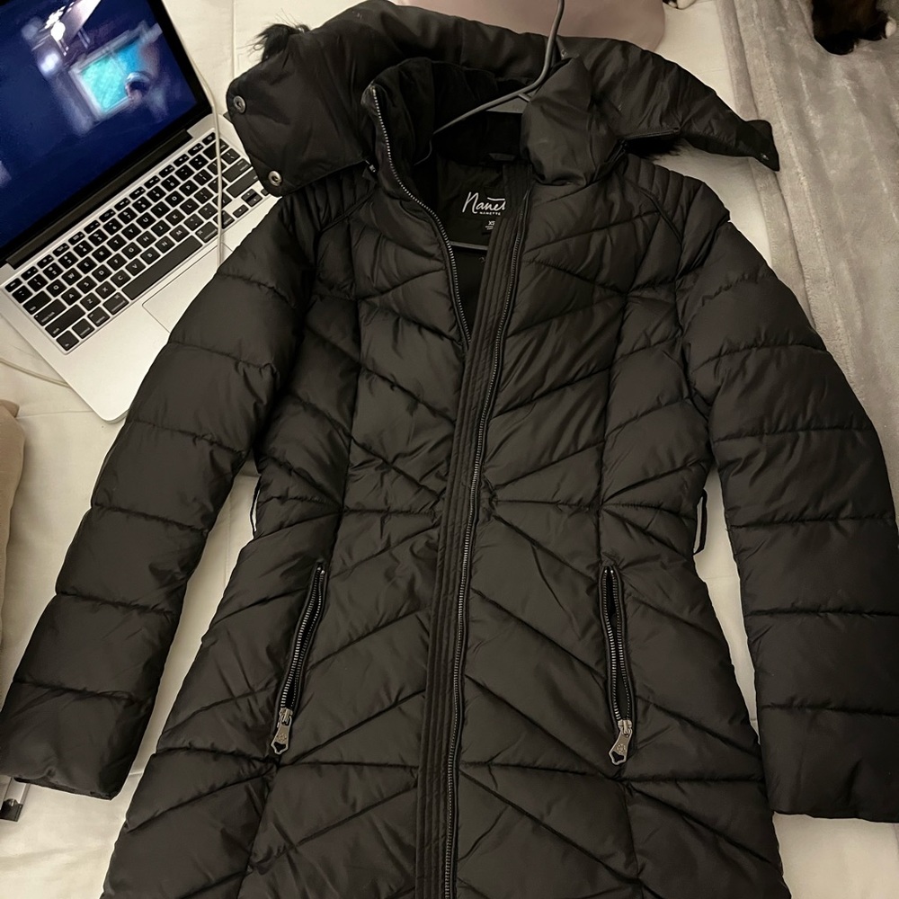 Mid rise puffy jacket with hood